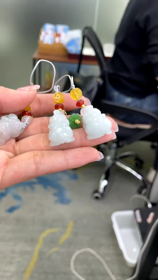 【闪购商品】翡翠吊坠(不含链)未镶嵌小猪多样性发货发一件