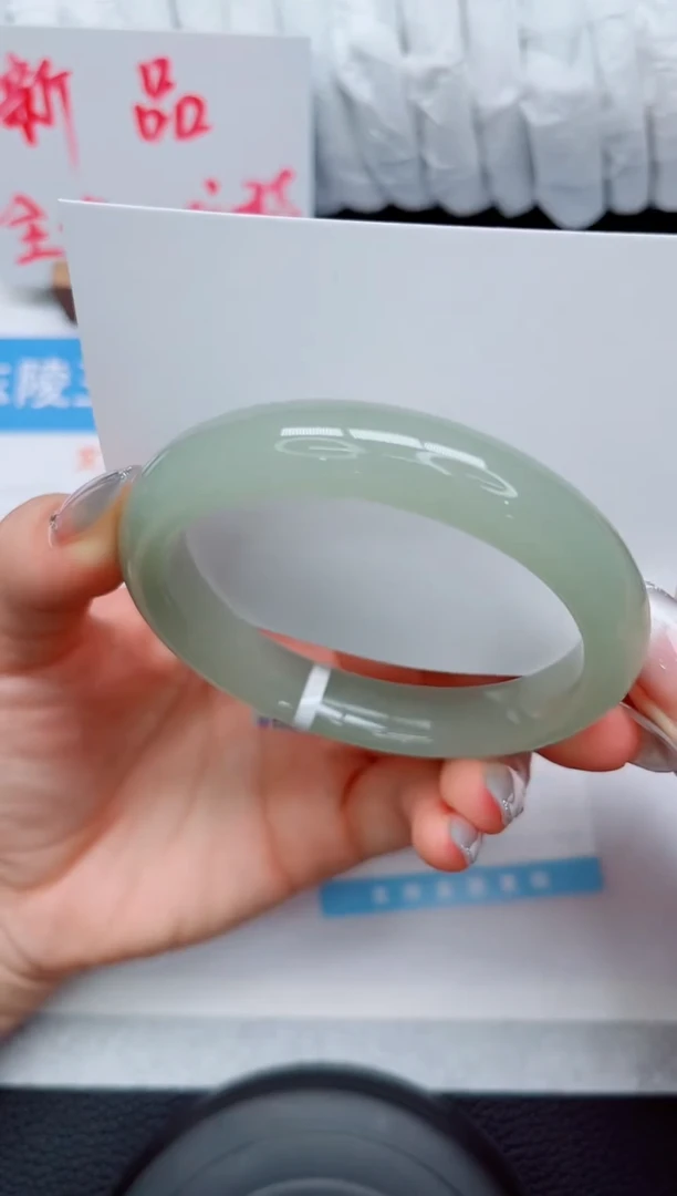 未镶嵌手镯石英质玉152-61