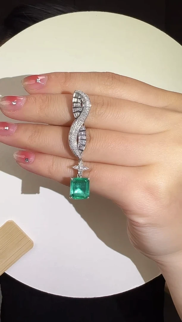 吊坠(不含链)18K金镶嵌祖母绿23【主石2.55ct/z石1.1ct/4.97g金】