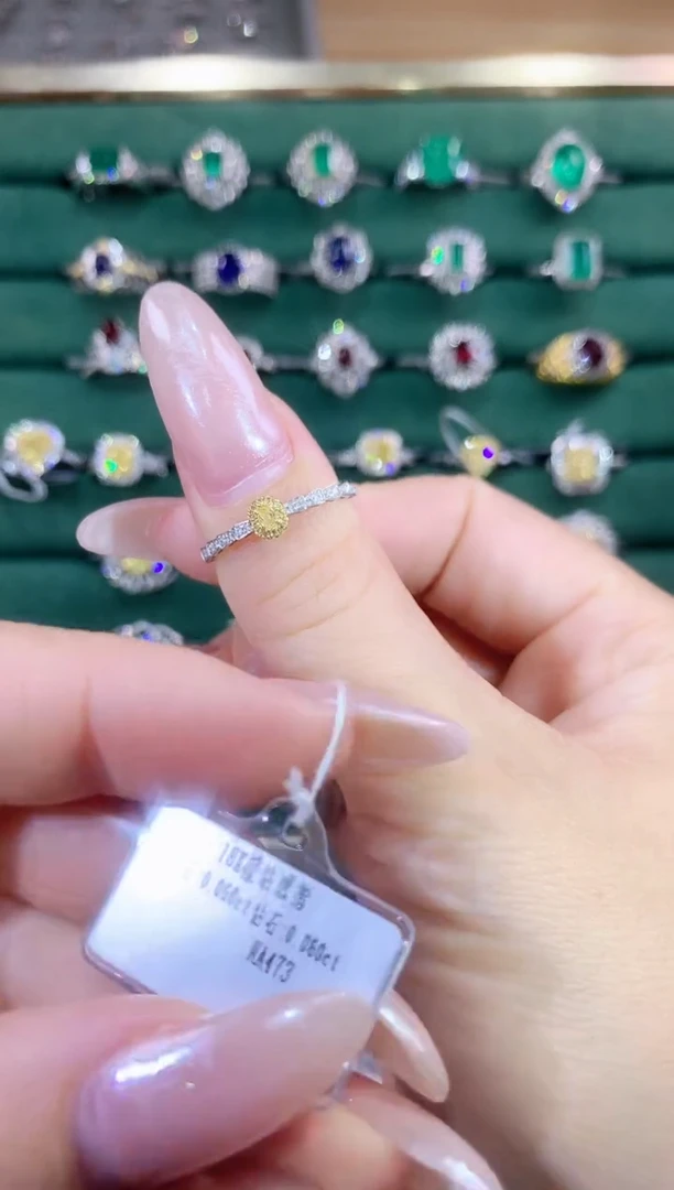 18K金镶嵌戒指钻石戒指