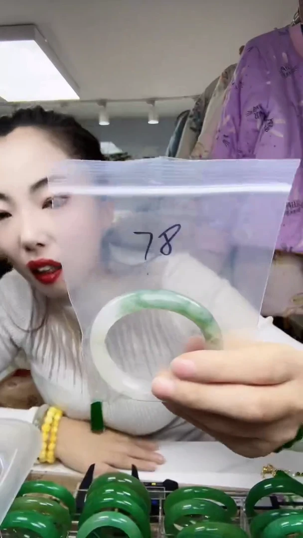 未镶嵌手镯石英质玉天然玉石新疆天山翠手镯55-56 圈口微瑕