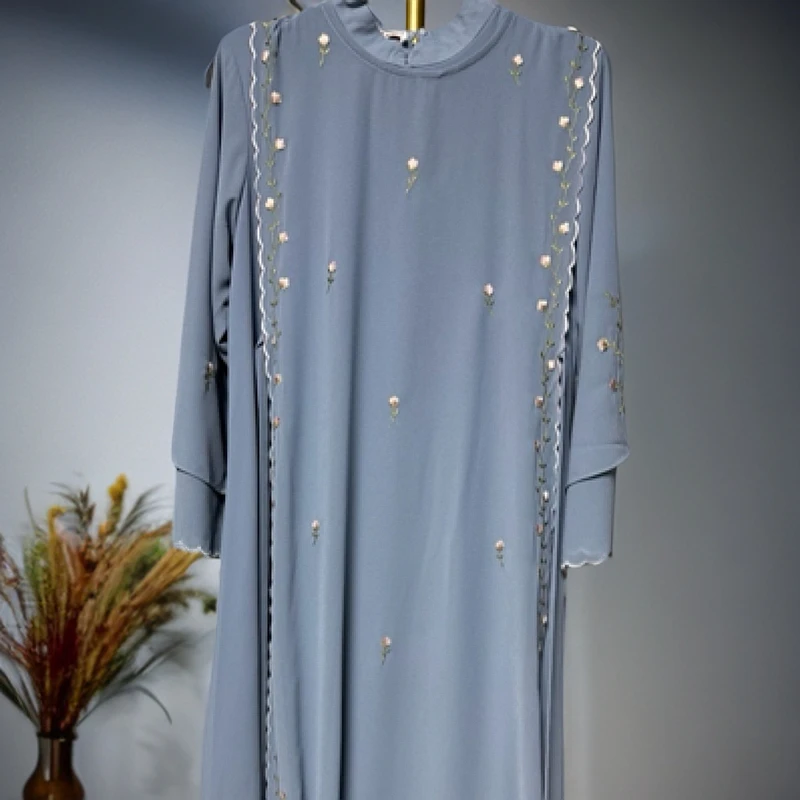 马来优雅显瘦刺绣花精致百搭两件套连衣裙袍子(可以换货No退货）