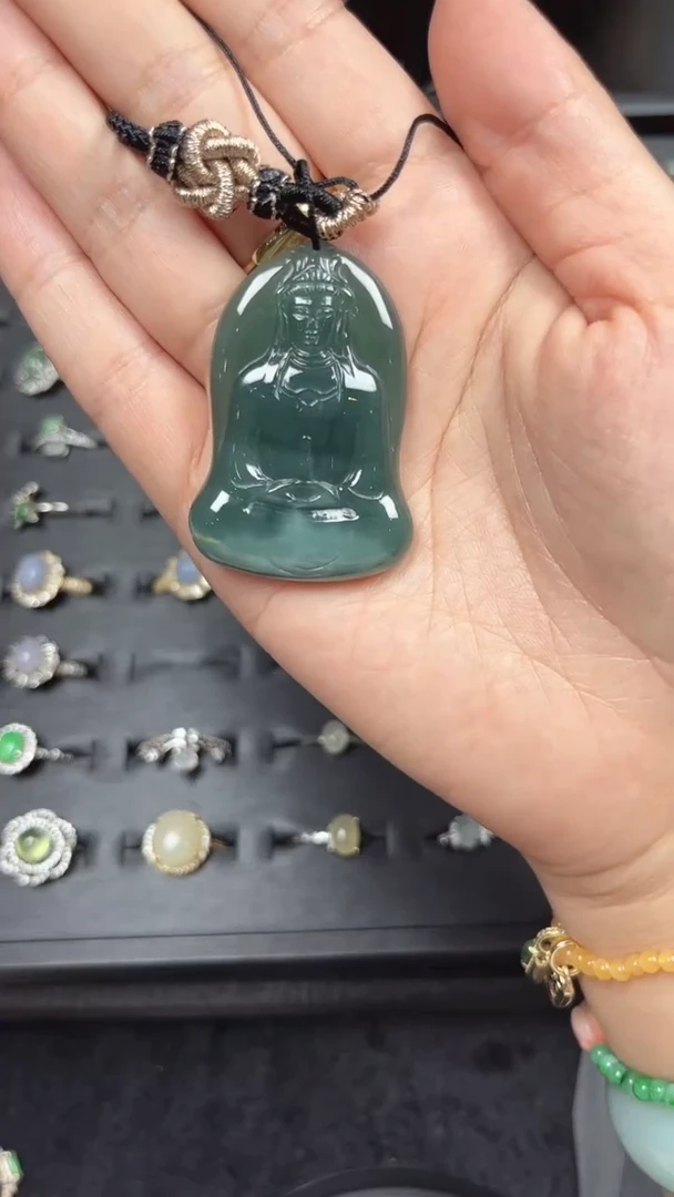 只买单纯的吊坠，没带链子，属的性质。无危料吊坠