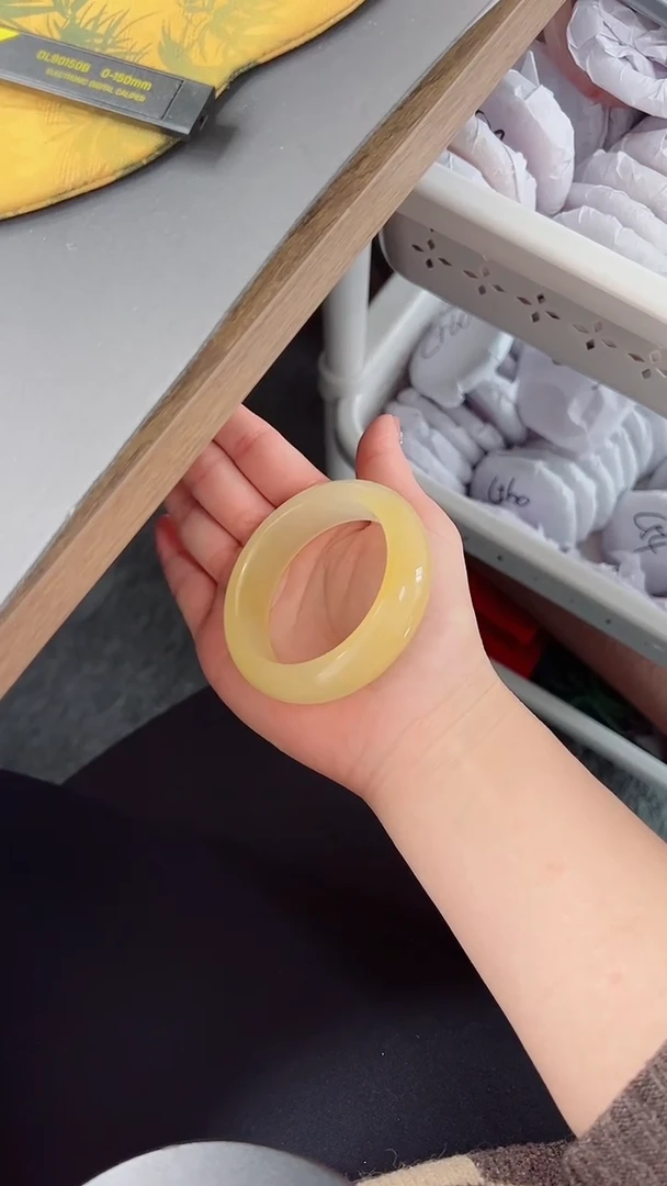 【闪购商品】石英质玉手镯未镶嵌647-56+