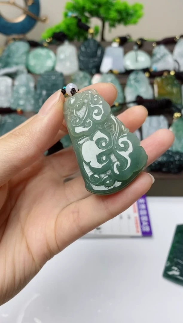 翡翠未镶嵌颈饰