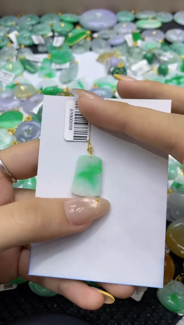 颈饰未镶嵌翡翠天然缅甸翡翠A货