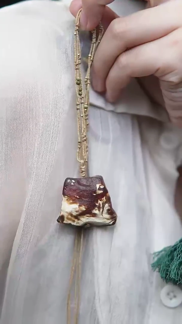 琥珀颈饰未镶嵌蜜蜡吊坠