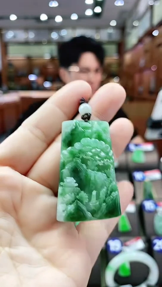 颈饰未镶嵌翡翠山水牌