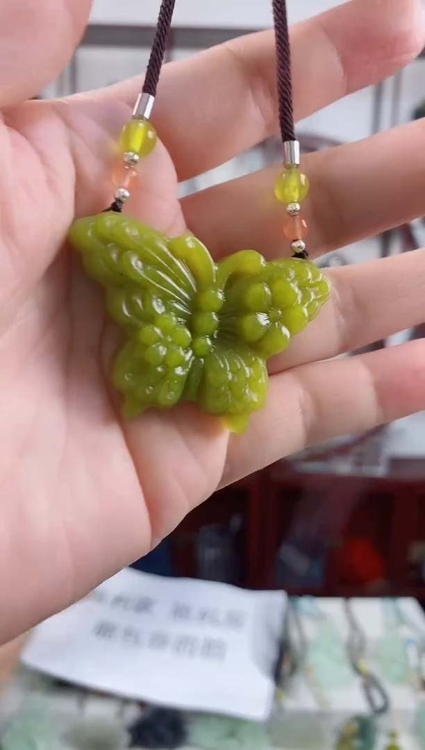 未镶嵌岫玉颈饰1