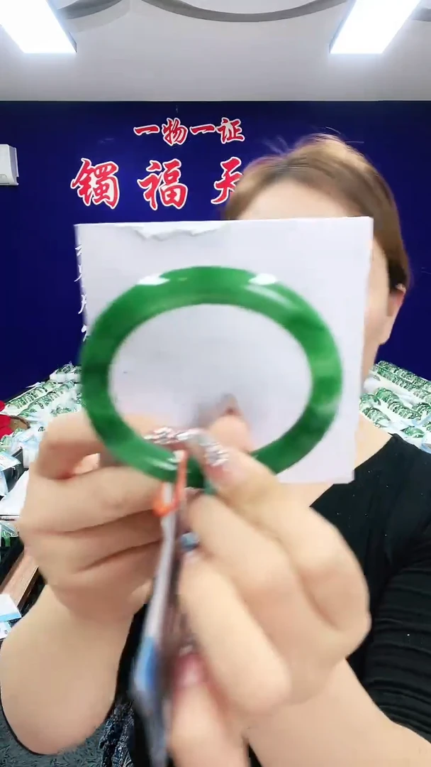未镶嵌手镯石英质玉（非洲翠）1