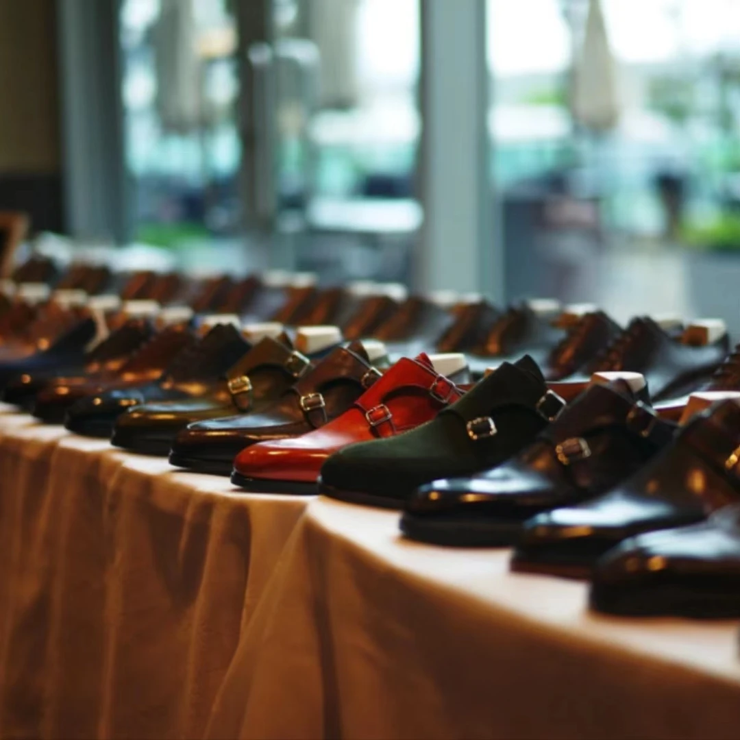 【清】男鞋时尚休闲黑色商务方头