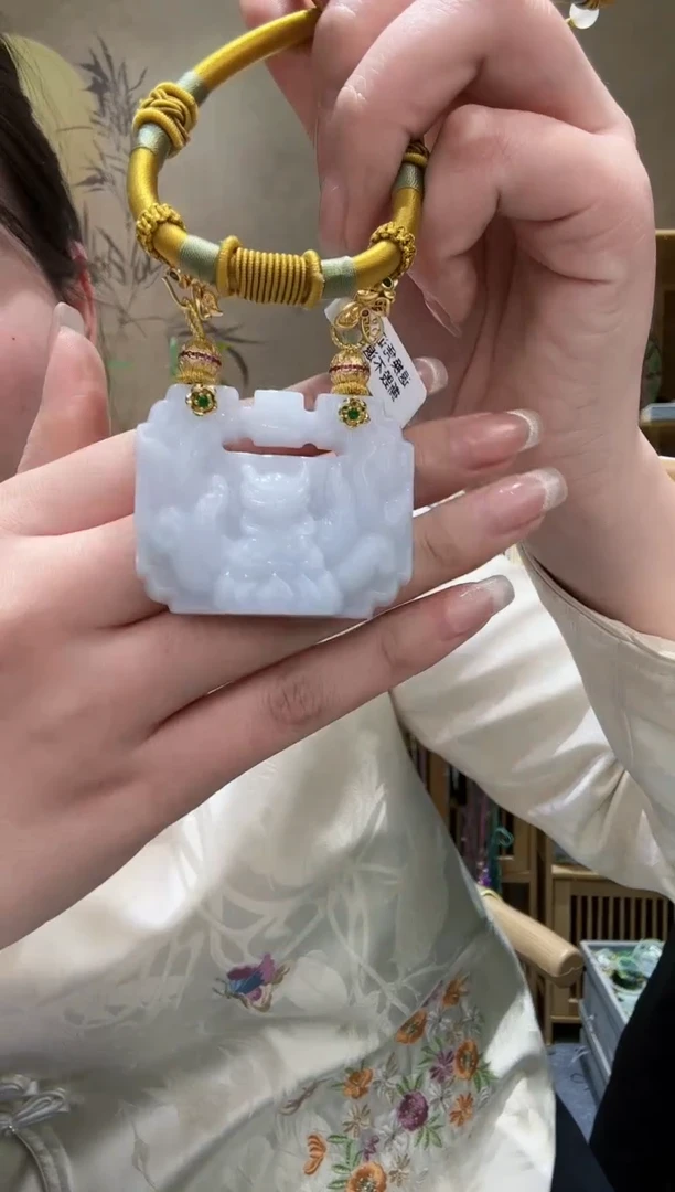 【闪购商品】翡翠颈饰未镶嵌吊坠