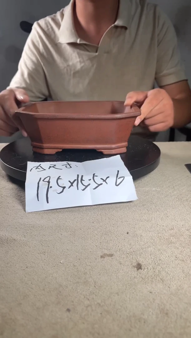 A宜兴紫砂小花盆