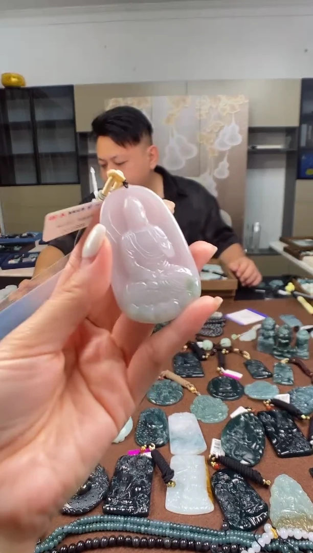 颈饰未镶嵌翡翠 多样性发其一