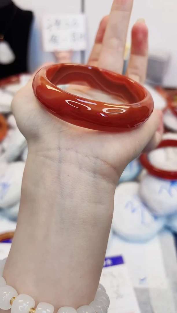 【闪购商品】石英质玉手镯未镶嵌475-玛瑙圈口56