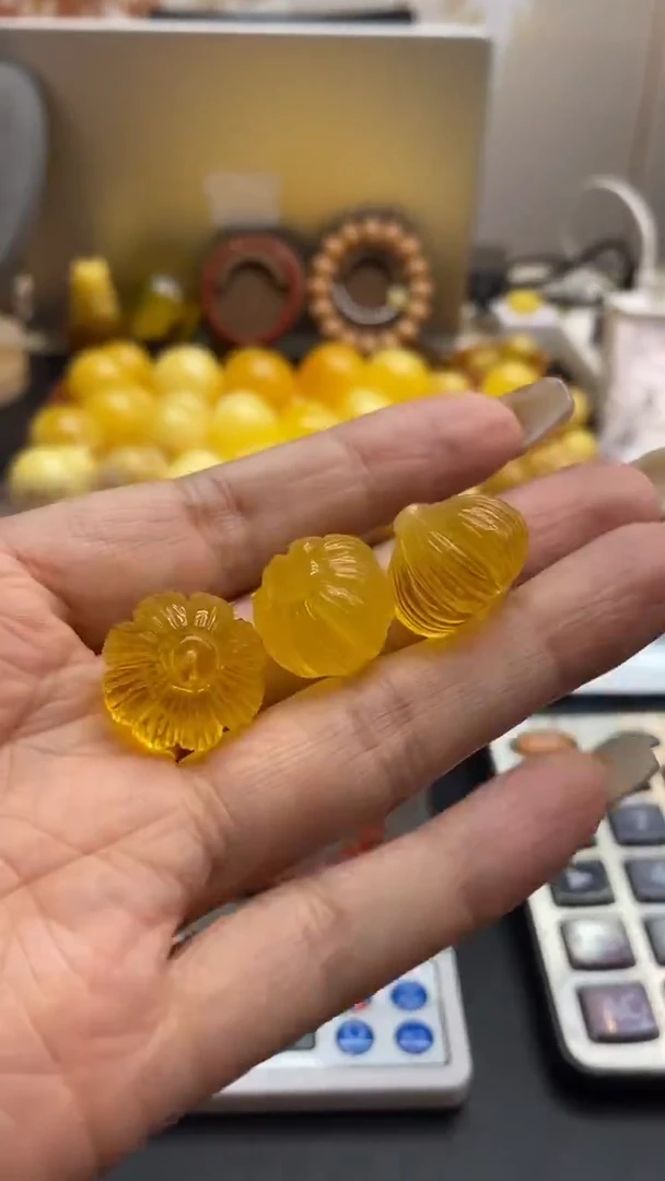 琥珀未镶嵌珠宝奇石2691多样性发其一