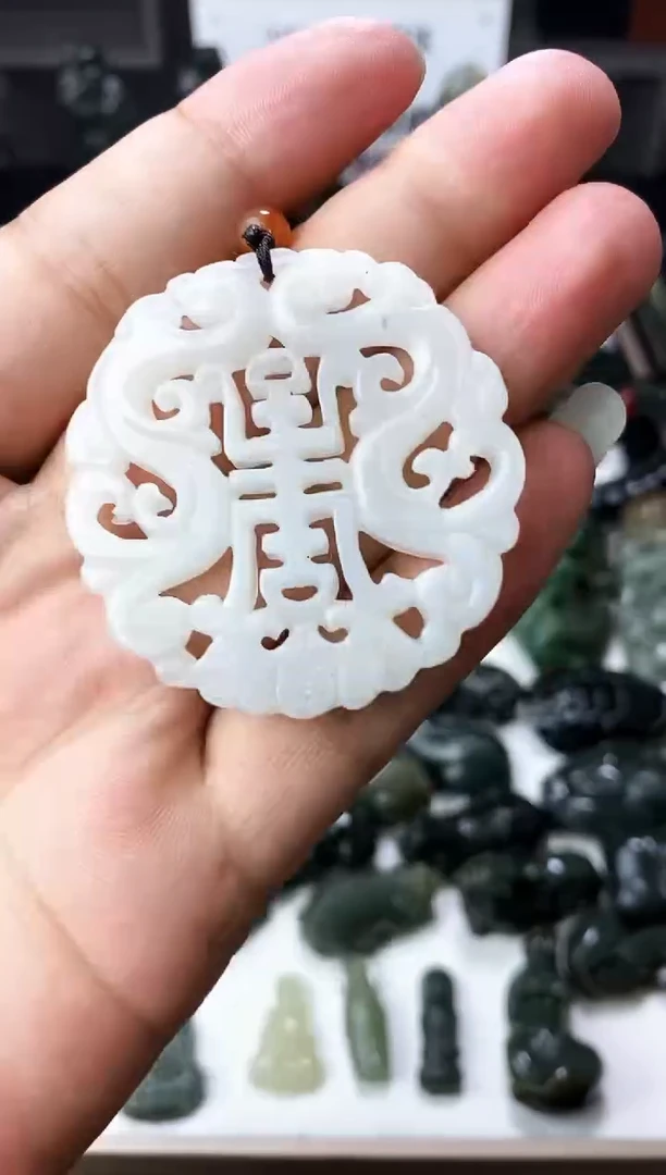 颈饰未镶嵌和田玉1