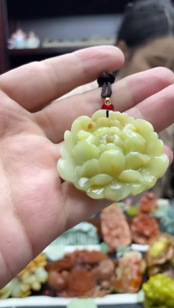 岫玉未镶嵌吊坠·