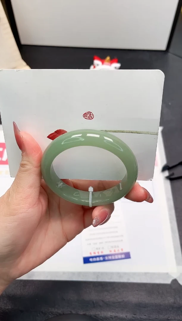 【闪购商品】石英质玉手镯未镶嵌141-56