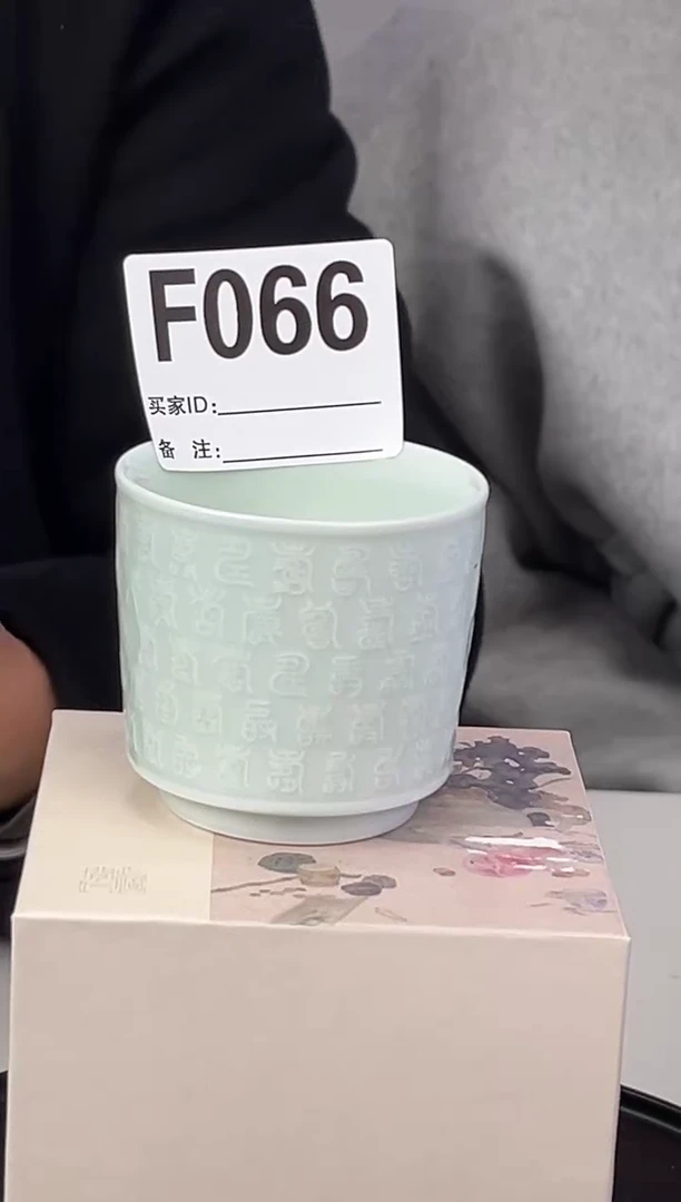 【闪购商品】摆件景德镇陶瓷雕刻百寿杯066