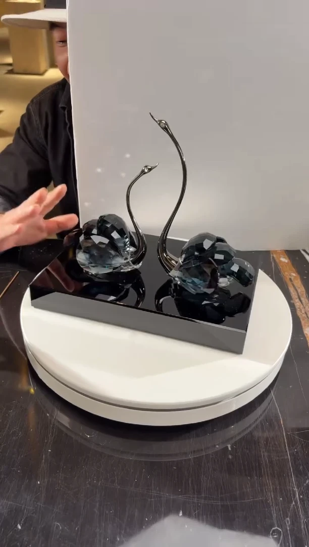 摆件CS0103050墨兰水晶天鹅一对+300*200黑水晶底座
