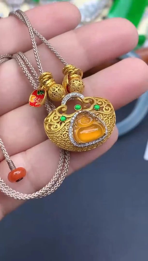 颈饰18K金镶嵌翡翠555-中国好珍宝