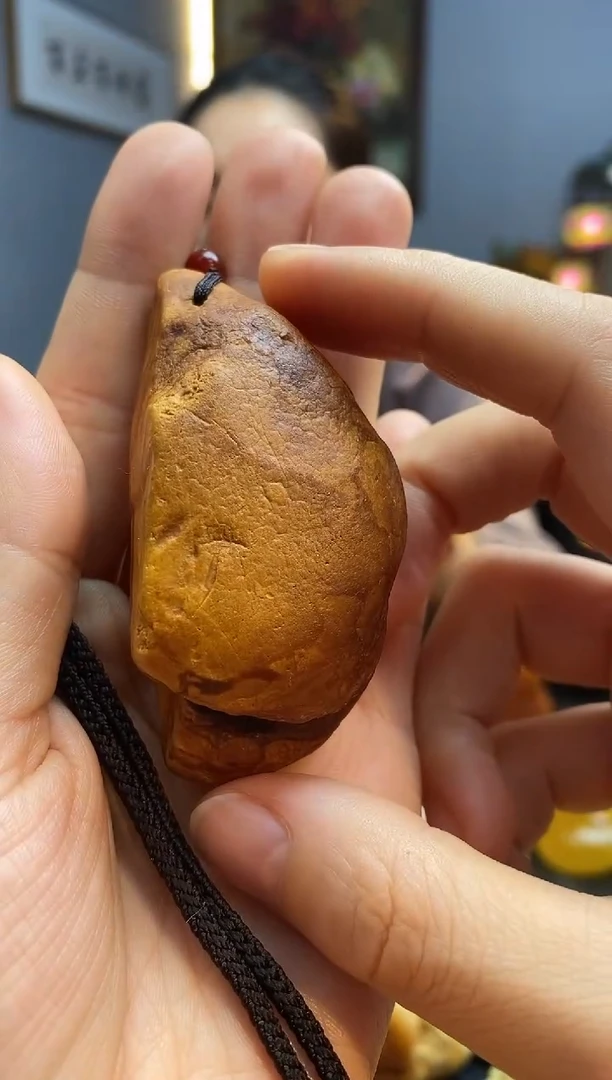 琥珀颈饰未镶嵌吊坠
