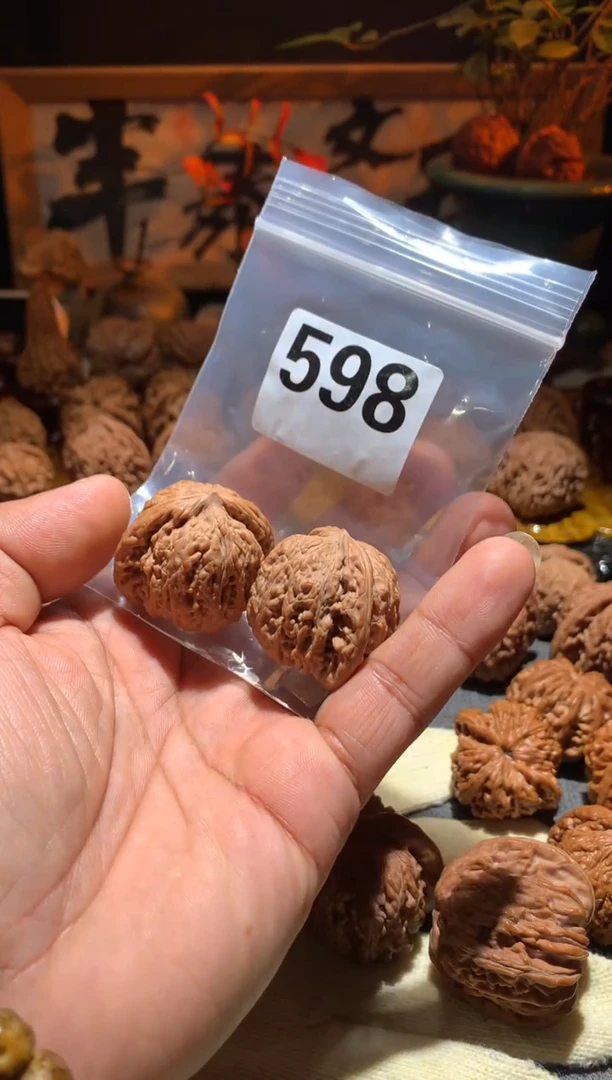把件桃核蟹**.598龙顶山狮子头36+ 尺寸左右打底盘玩不支持退换
