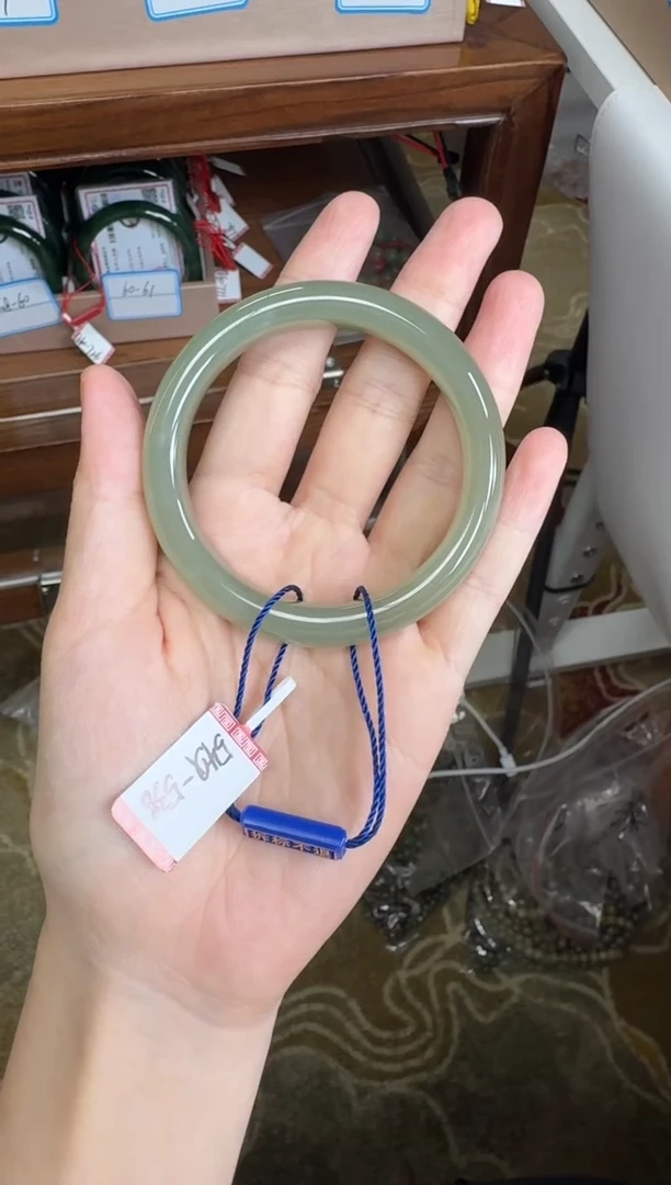 未镶嵌手镯和田玉54