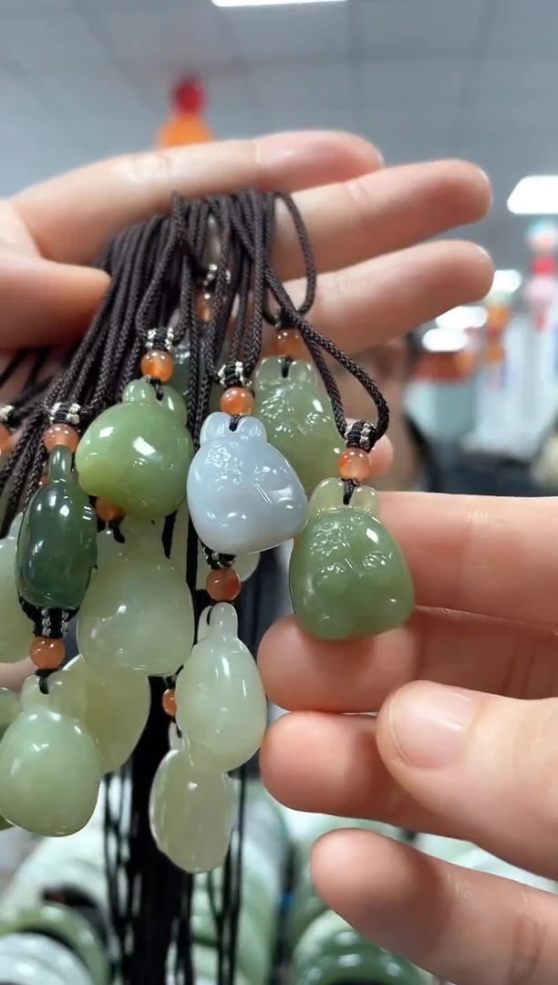 和田玉未镶嵌颈饰兔子挂件一件多样性发一件