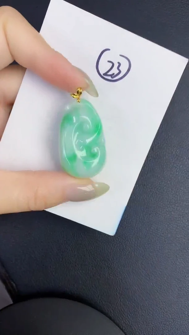 翡翠18K金镶嵌颈饰缅甸天然翡翠A货