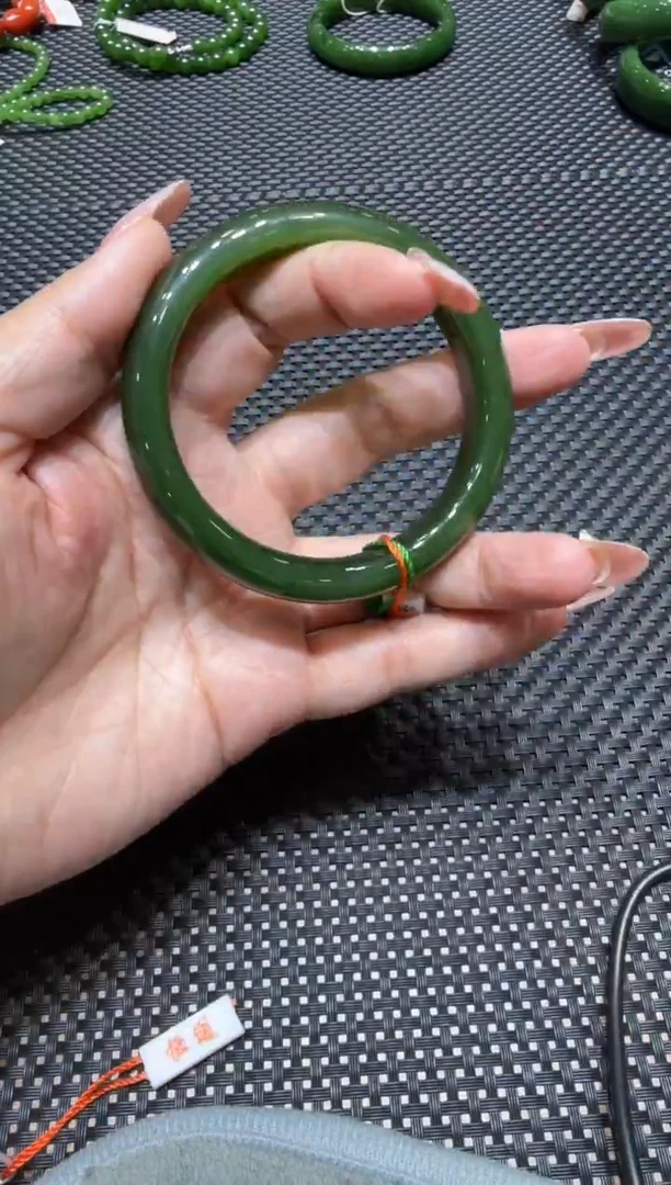 颈饰未镶嵌和田玉手镯60