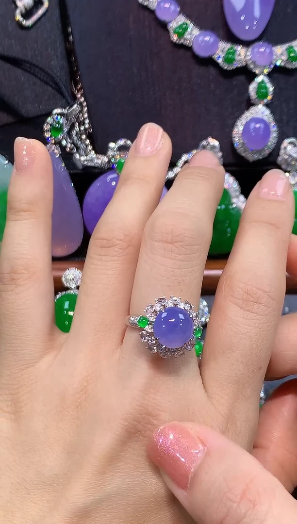 18K金镶嵌戒指翡翠戒指