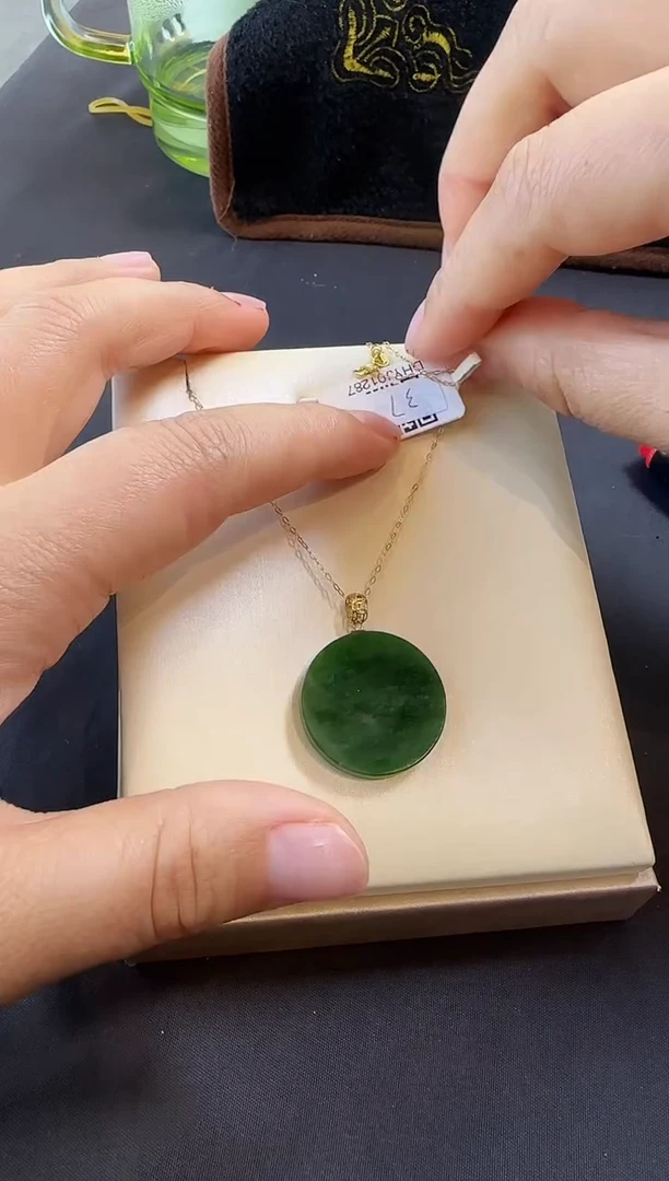 吊坠(赠链)18K金镶嵌和田玉仙****中大厚圆镜