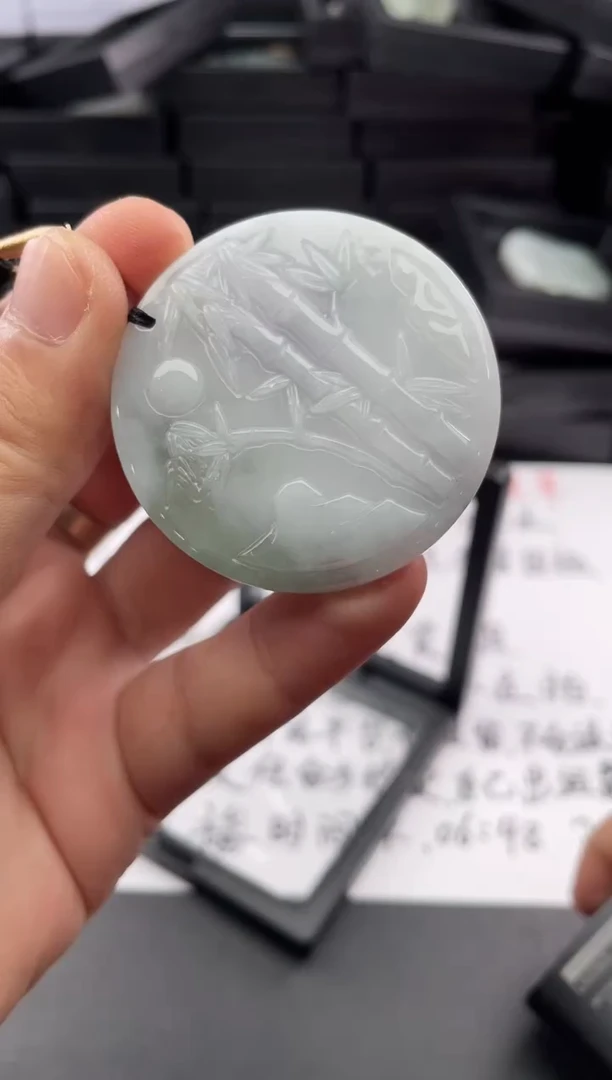 翡翠未镶嵌颈饰..../8/20/ 51