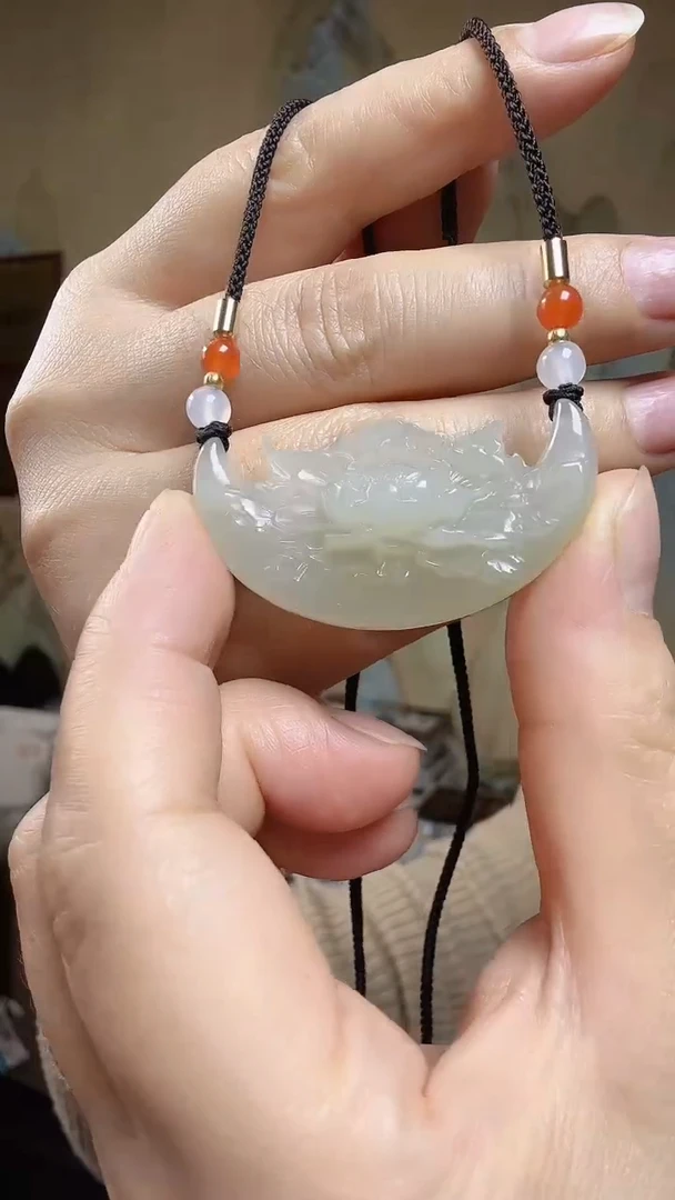 颈饰未镶嵌和田玉.