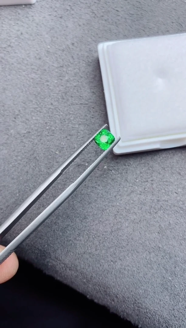 未镶嵌裸石石榴石（沙弗莱）1.24ct