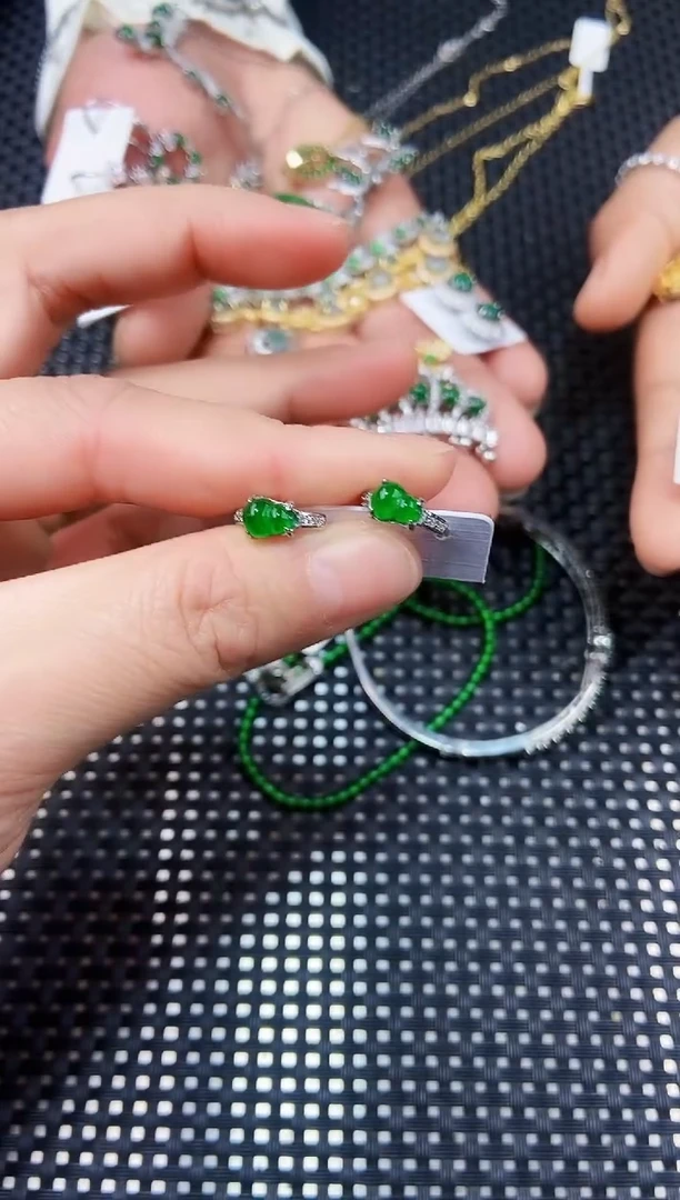 【闪购商品】翡翠耳饰未镶嵌11111111