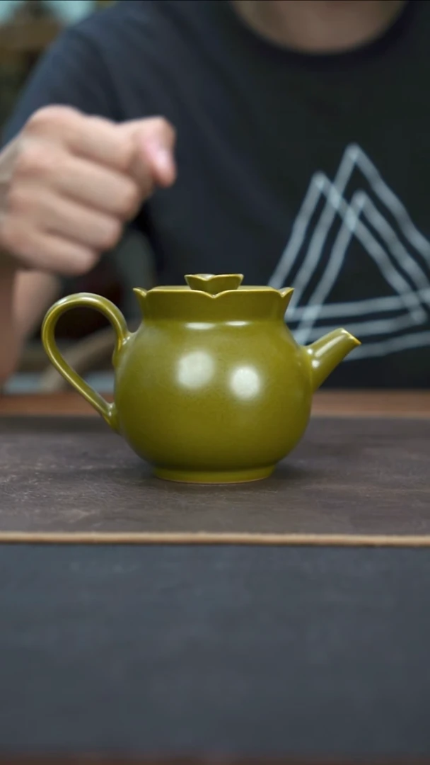 杯茶叶末釉花口壶