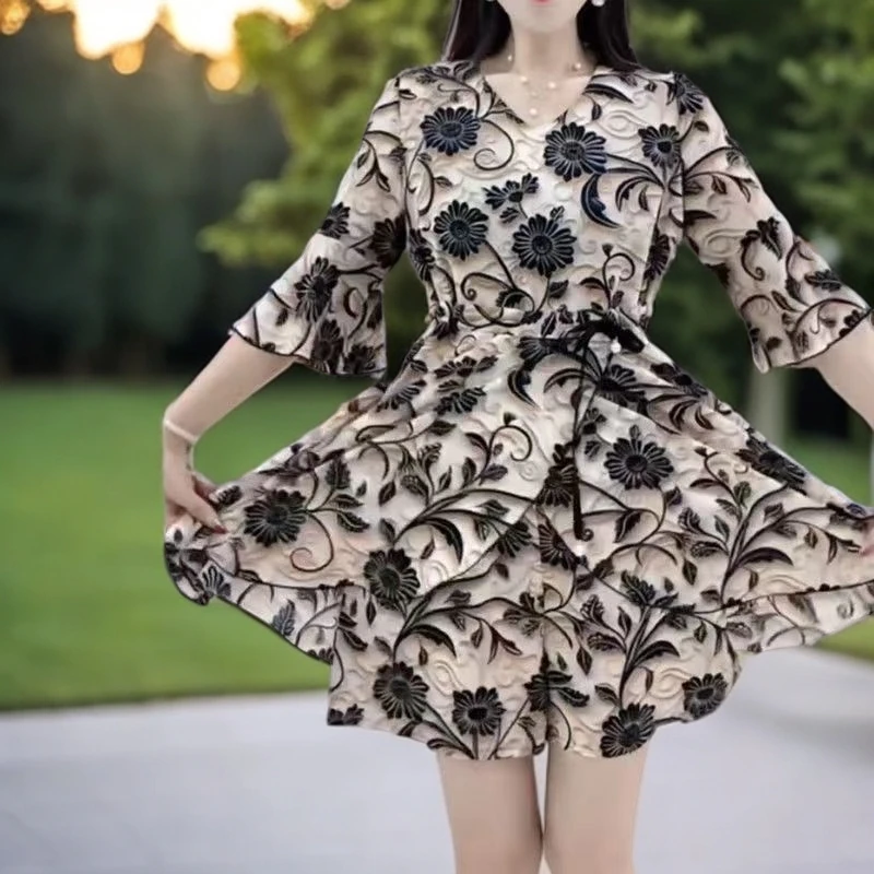 夏季V领连衣裙短裤两件套新款时尚减龄大码胖mm遮肚绑带收腰裙子