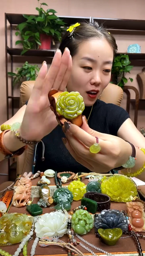 未镶嵌岫玉吊坠多样性发货发其中之一