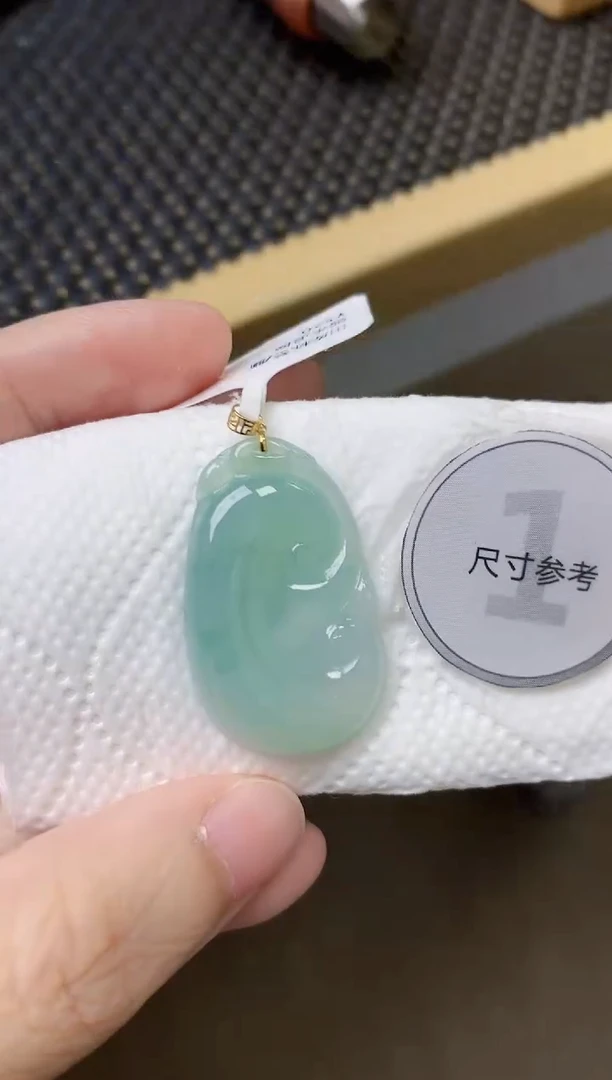 颈饰18K金镶嵌翡翠天然缅甸A货翡翠