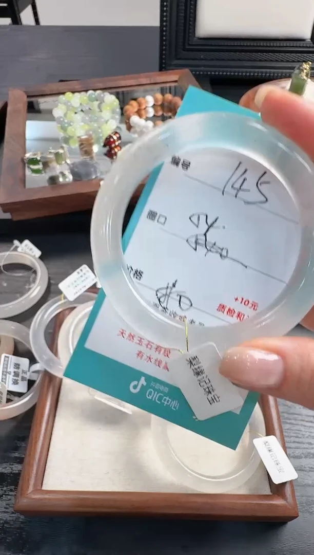 未镶嵌手镯石英质玉E**o145