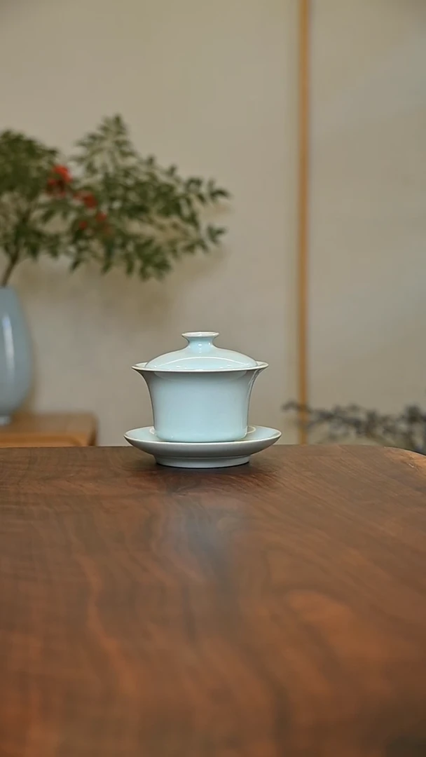 马蹄盖碗 天青 微瑕 朱法喜款