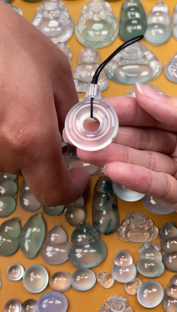 翡翠未镶嵌吊坠(不含链)甜甜圈