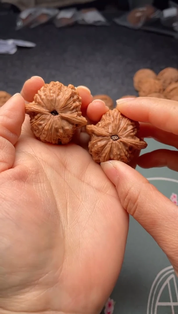 把件文玩核桃w268  血麒麟   39