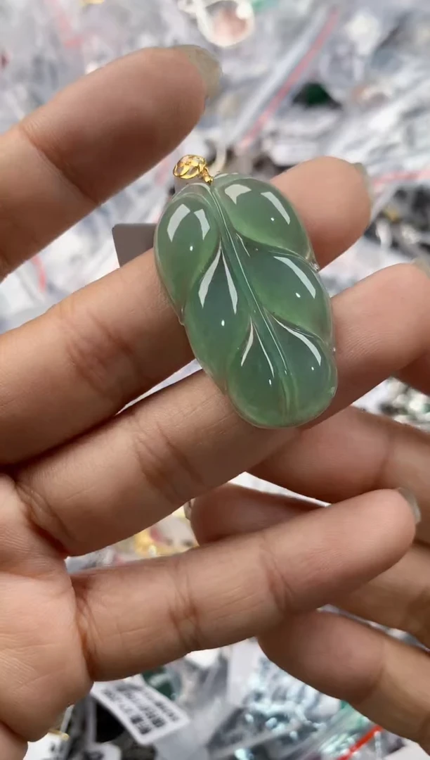 18K金镶嵌戒指翡翠777     1