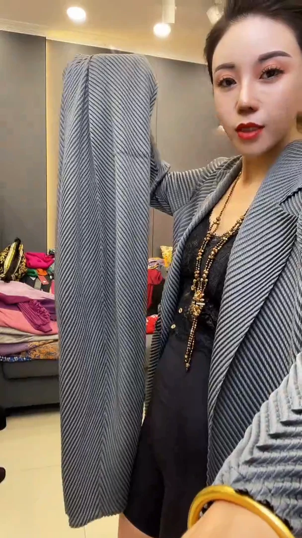 聚酯纤维（涤纶）灰色裤子