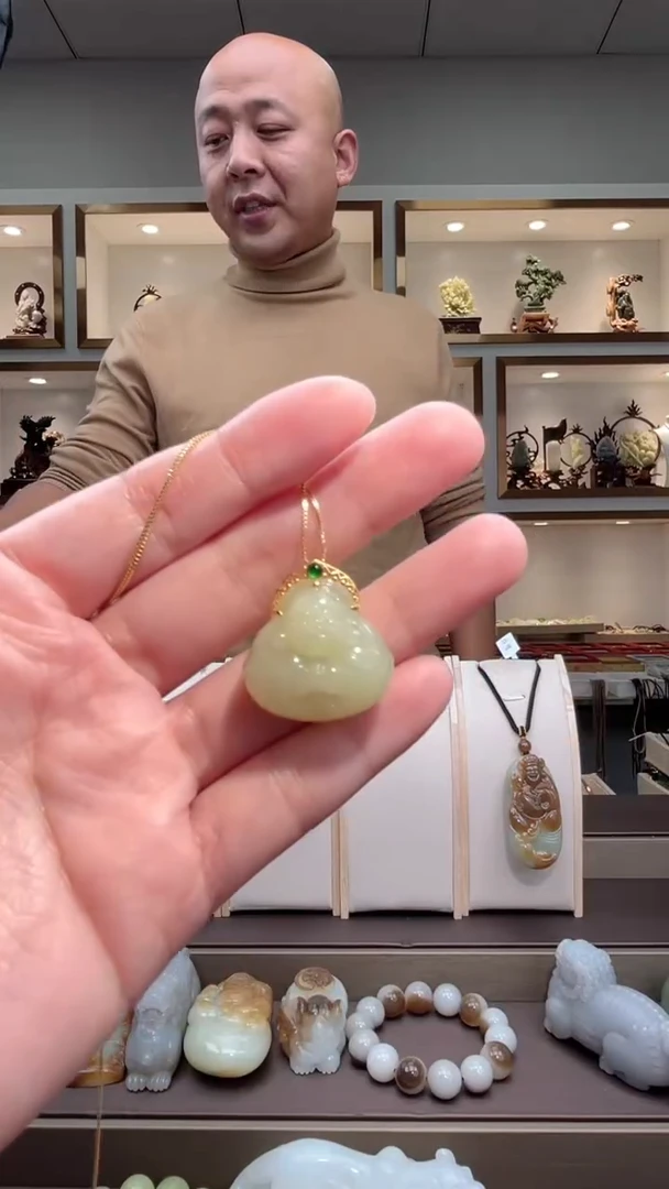 颈饰18K金镶嵌和田玉苏