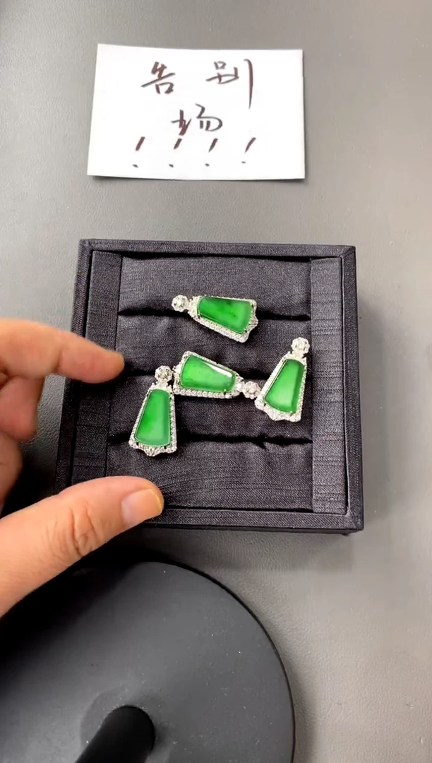 【闪购商品】翡翠吊坠(赠链)银S925镶嵌买断价（多样性只发其一）